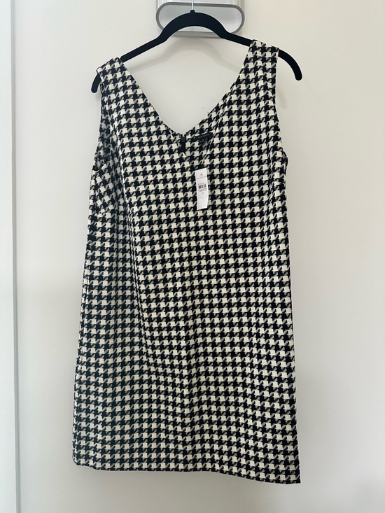 Ann Taylor Dresses & Skirts - Ann Taylor Black and White Houndstooth Mini Dress